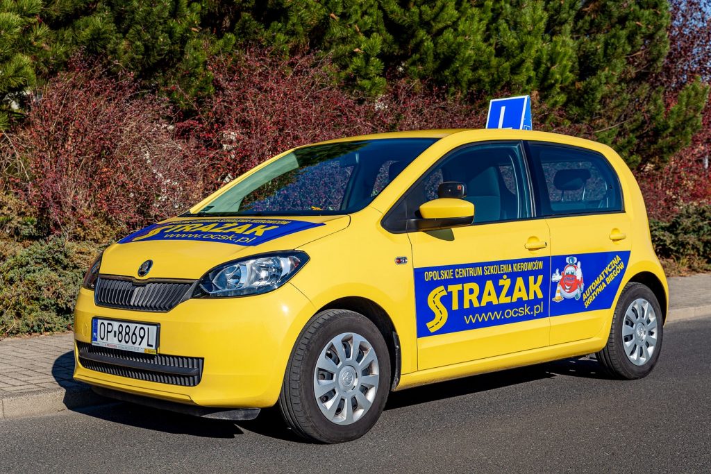 Żółta Škoda Citigo OCSK STRAŻAK do nauki jazdy z automatyczną skrzynią biegów